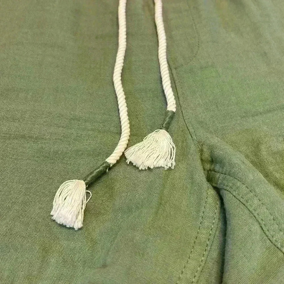 Old Navy Women's Shorts Medium  100% Cotton Summer Vacation Olive Pockets Casual - Picture 4 of 9